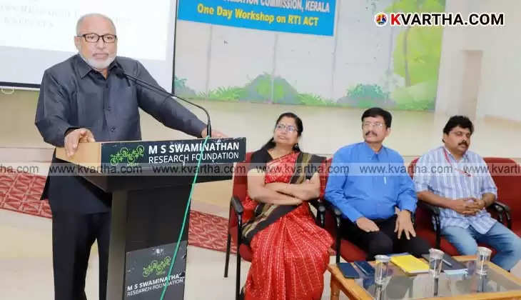  Dr. A. Abdul Hakim addressing RTI workshop in Kerala, Kasaragod