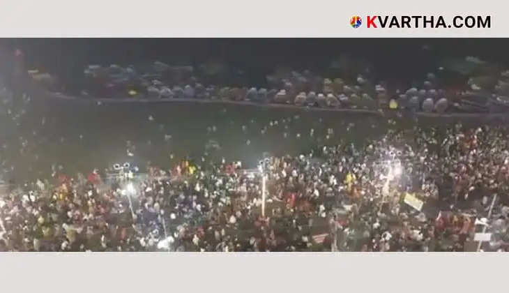  Lakhs of Sanatani devotees take Holy Dip at Triveni Sangam in Prayagraj today with Shahi Snan on Paush Purnima , which marks the beginning of Mahakumbh