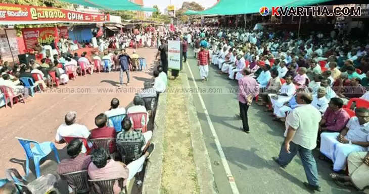 CPM protest at Head Post Office, Kannur, blocking road traffic