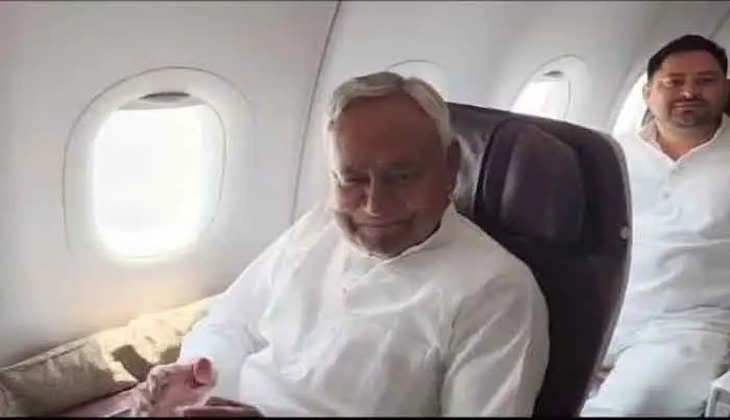 Nitish Kumar and Tejashwi Yadav Take Same Flight To Delhi Amid Buzz Of Opposition Outreach For Govt Formation, New Delhi, News, Nitish Kumar, Tejashwi Yadav, Flight Travel, Politics, National