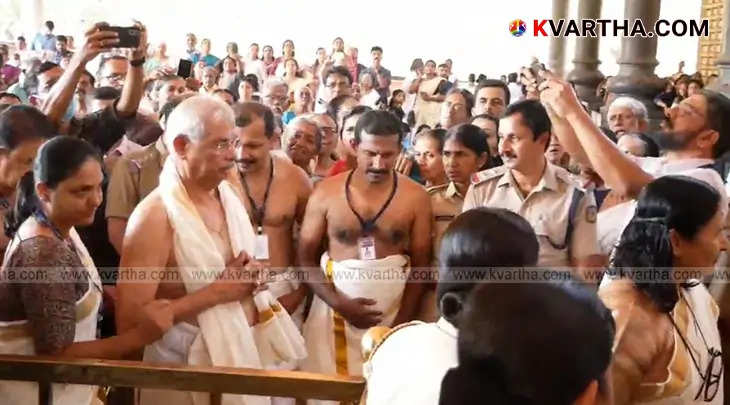 Governor at Rajarajeswara Temple, Thalipparamba on Maha Shivaratri