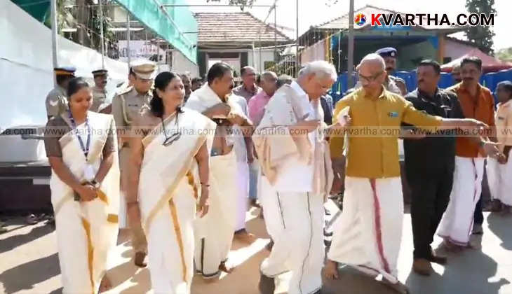 Governor at Rajarajeswara Temple, Thalipparamba on Maha Shivaratri