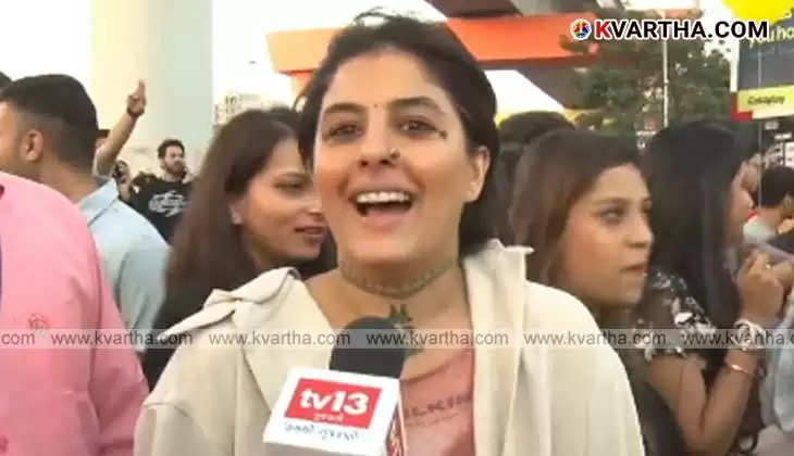 Isha Talwar, Coldplay concert, excited reaction