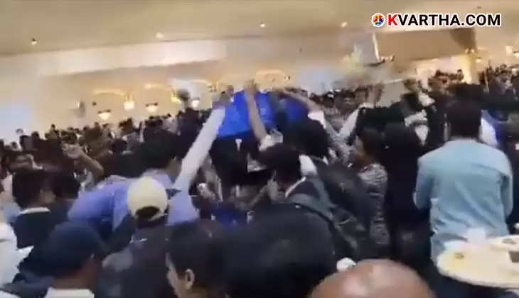  Chaotic scene at the Madhya Pradesh Investment Summit food hall, with attendees rushing for food.